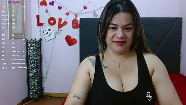 pamela echeverria online show from May 6, 11:15 am