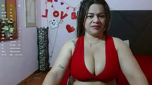 pamela echeverria online show from May 7, 11:15 am