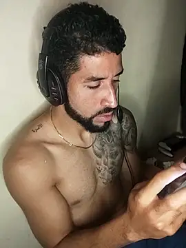 Snapshot of Alexsexygamer chatting on October 17, 1:31 am Alexsexygamer online show from October 17, 1:31 am