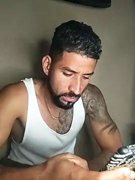 Snapshot of Alexsexygamer chatting on October 24, 1:24 am Alexsexygamer online show from October 24, 1:24 am