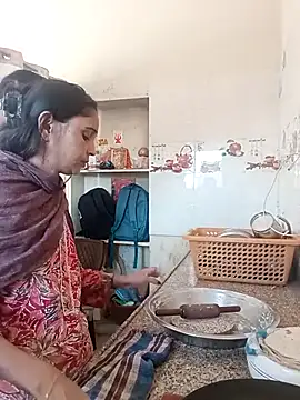 Snapshot of poojarani334 chatting on December 19, 2:51 am poojarani334 online show from December 19, 2:51 am