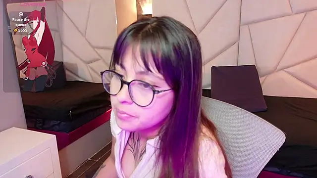 sophiaa 7 online show from October 7, 2:36 pm