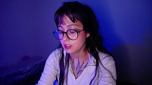 Snapshot of sophiaa_7 chatting on March 25, 3:23 am sophiaa 7 online show from March 25, 3:23 am