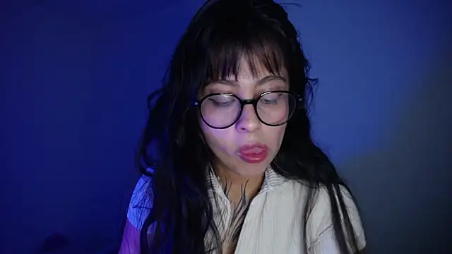 Snapshot of sophiaa_7 chatting on March 26, 1:55 am sophiaa 7 online show from March 26, 1:55 am