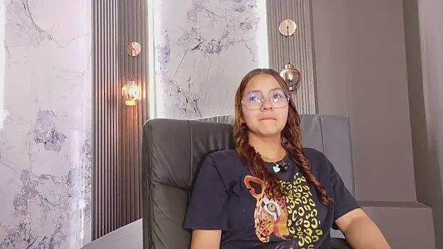 Snapshot of angeles_azul chatting on April 4, 11:51 am angeles azul online show from April 4, 11:51 am