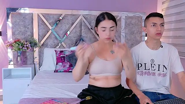 Snapshot of NickandAbby_ chatting on September 29, 12:32 pm NickandAbby online show from September 29, 12:32 pm