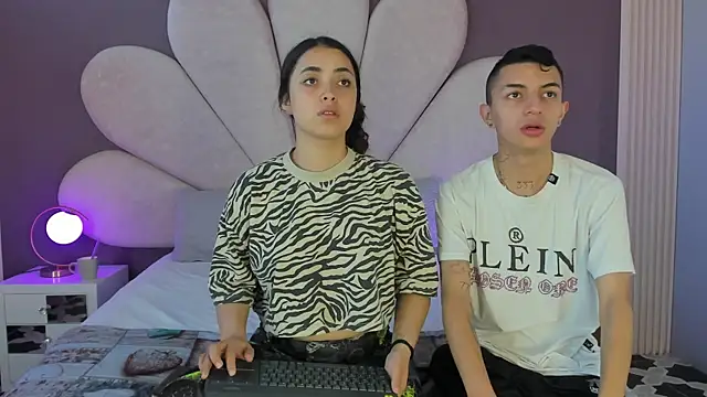 Snapshot of NickandAbby_ chatting on October 2, 12:12 pm NickandAbby online show from October 2, 12:12 pm