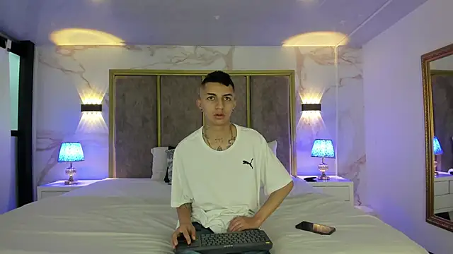 Snapshot of NickandAbby_ chatting on October 3, 12:24 pm NickandAbby online show from October 3, 12:24 pm