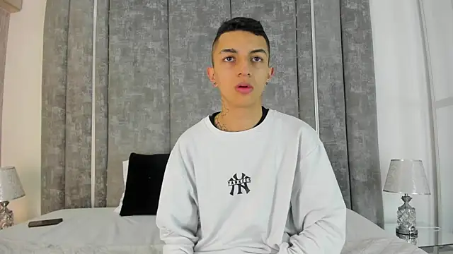 Snapshot of NickandAbby_ chatting on October 10, 11:42 am NickandAbby online show from October 10, 11:42 am