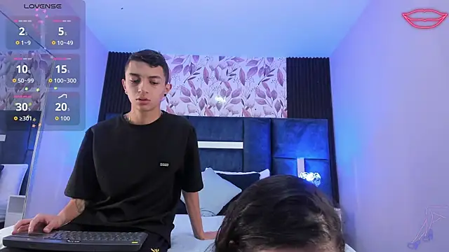 Snapshot of NickandAbby_ chatting on October 21, 12:39 pm NickandAbby online show from October 21, 12:39 pm