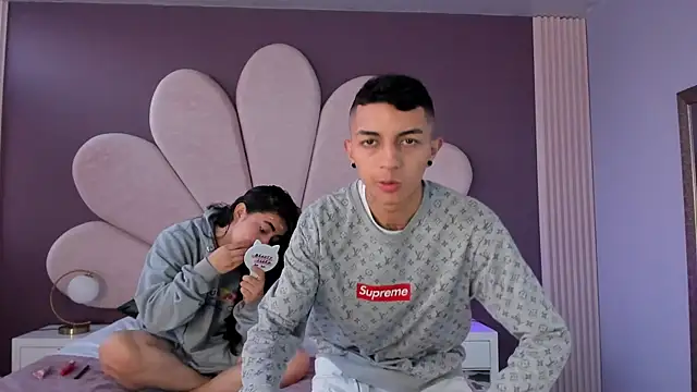 Snapshot of NickandAbby_ chatting on October 24, 11:39 am NickandAbby online show from October 24, 11:39 am