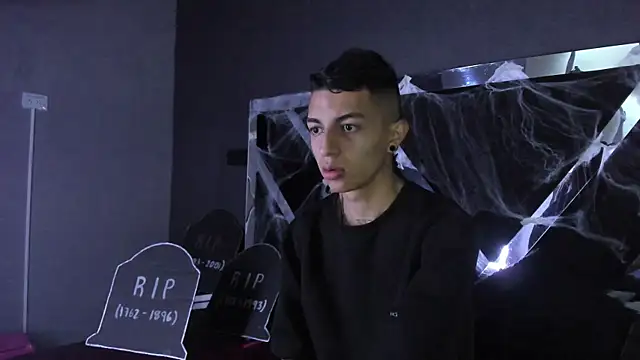 Snapshot of NickandAbby_ chatting on October 25, 12:13 pm NickandAbby online show from October 25, 12:13 pm