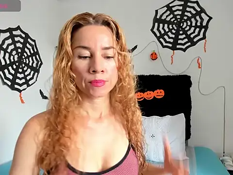 Snapshot of angie_blondies chatting on October 6, 3:53 pm angie blondies online show from October 6, 3:53 pm