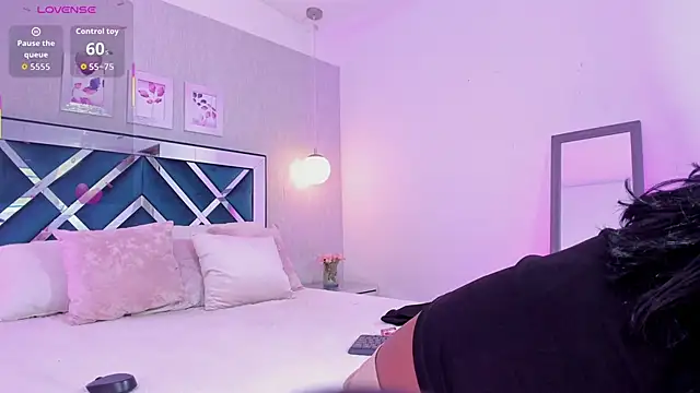 Snapshot of meloody7 chatting on October 12, 11:42 am meloody7 online show from October 12, 11:42 am