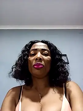 Snapshot of SEXYMOANSXX chatting on April 1, 11:11 am SEXYMOANSXX online show from April 1, 11:11 am