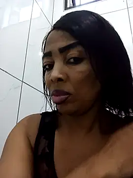 Snapshot of SEXYMOANSXX chatting on April 4, 4:33 am SEXYMOANSXX online show from April 4, 4:33 am