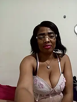 Snapshot of SEXYMOANSXX chatting on April 6, 2:31 am SEXYMOANSXX online show from April 6, 2:31 am