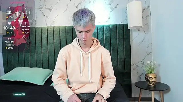 Snapshot of nicktorn chatting on October 15, 1:11 pm nicktorn online show from October 15, 1:11 pm