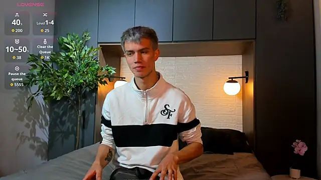 Snapshot of nicktorn chatting on October 19, 12:06 pm nicktorn online show from October 19, 12:06 pm