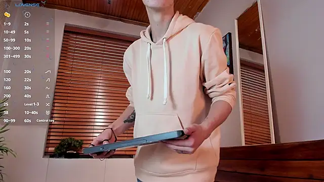 Snapshot of nicktorn chatting on October 27, 2:10 pm nicktorn online show from October 27, 2:10 pm