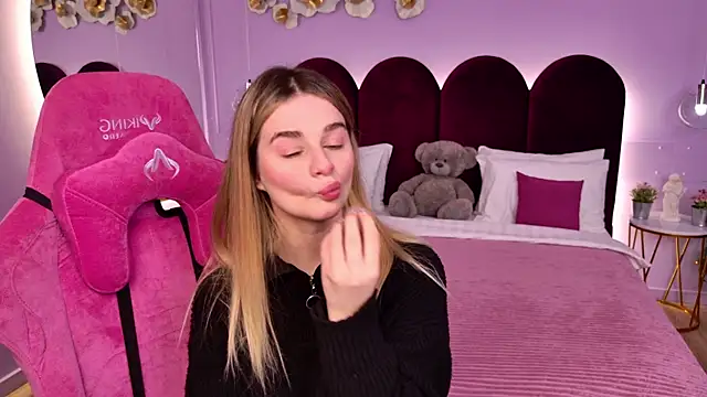 SweetyLicky online show from December 17, 4:24 pm