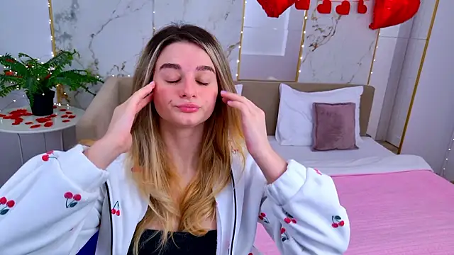 Snapshot of SweetyLicky chatting on February 13, 4:03 pm SweetyLicky online show from February 13, 4:03 pm