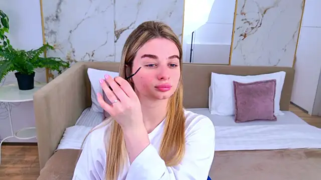 Snapshot of SweetyLicky chatting on March 8, 4:11 pm SweetyLicky online show from March 8, 4:11 pm