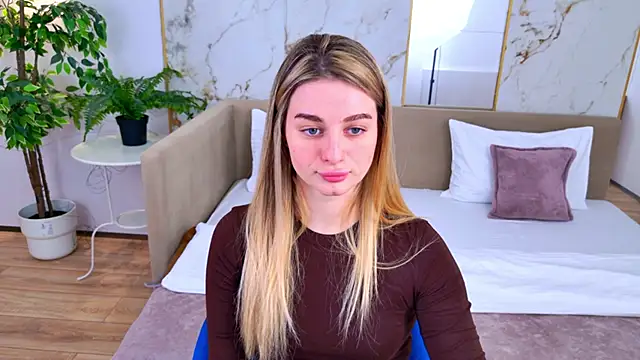 Snapshot of SweetyLicky chatting on March 9, 4:11 pm SweetyLicky online show from March 9, 4:11 pm