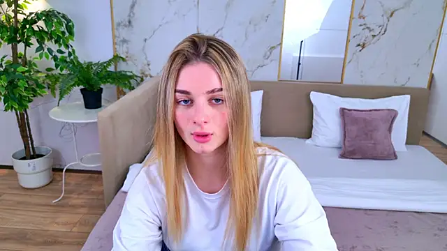 Snapshot of SweetyLicky chatting on March 10, 4:01 pm SweetyLicky online show from March 10, 4:01 pm