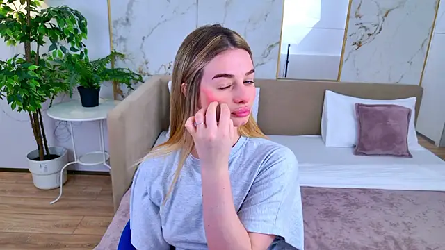 Snapshot of SweetyLicky chatting on March 15, 4:13 pm SweetyLicky online show from March 15, 4:13 pm