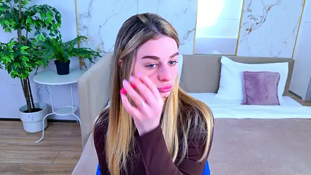 Snapshot of SweetyLicky chatting on March 21, 4:10 pm SweetyLicky online show from March 21, 4:10 pm