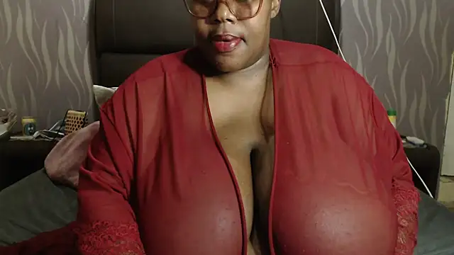 BoobsQueen46K online show from October 31, 6:42 pm