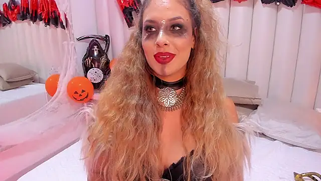 Snapshot of CataRicci chatting on October 31, 7:15 pm CataRicci online show from October 31, 7:15 pm