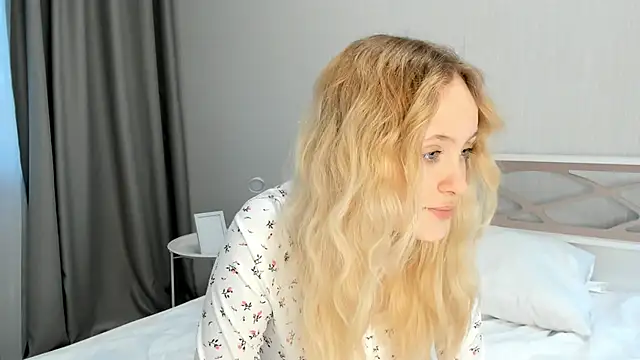 Julliakoill online show from October 13, 10:37 am