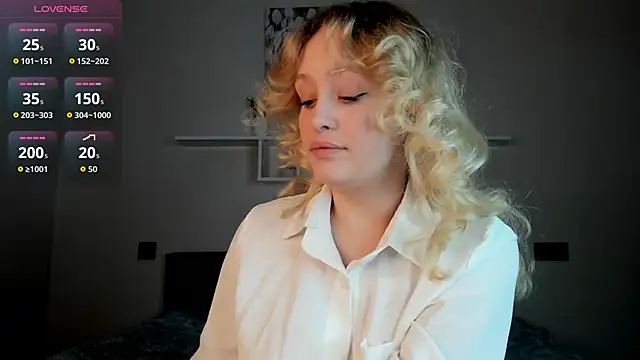 Julliakoill online show from November 25, 6:24 am