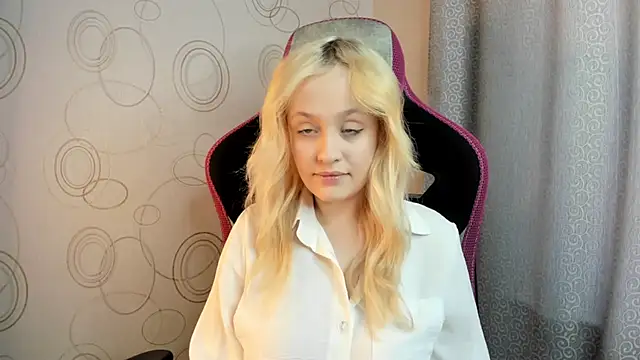 Julliakoill online show from February 10, 10:19 am