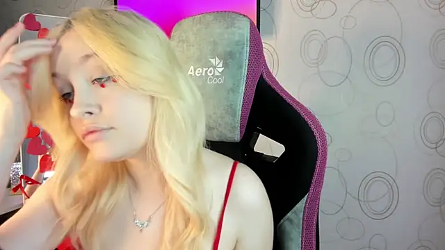 Snapshot of Julliakoill chatting on February 14, 10:45 am Julliakoill online show from February 14, 10:45 am