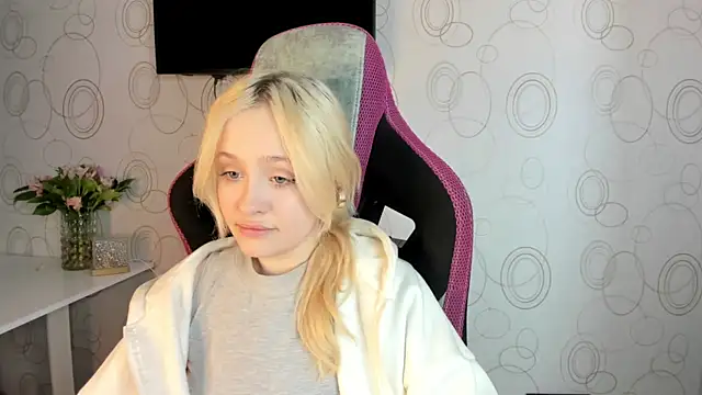 Snapshot of Julliakoill chatting on February 15, 10:36 am Julliakoill online show from February 15, 10:36 am