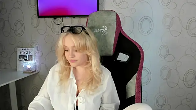 Snapshot of Julliakoill chatting on March 3, 9:26 am Julliakoill online show from March 3, 9:26 am