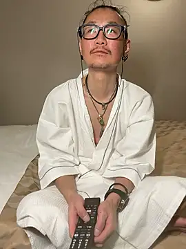 uta002418 online show from July 19, 1:59 pm