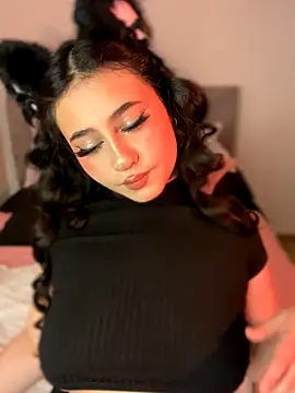 Snapshot of Sophi_dee1 chatting on November 3, 2:02 am Sophi dee1 online show from November 3, 2:02 am