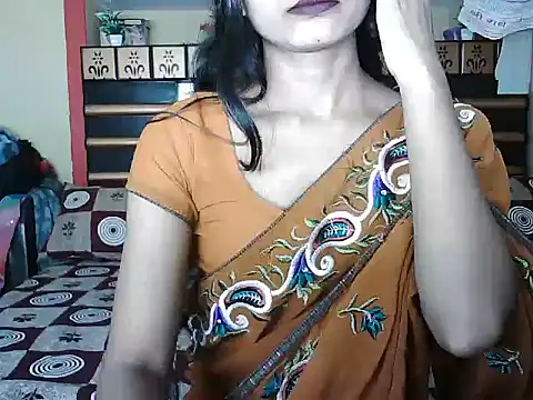 ROSE GOLDE online show from October 2, 2:13 pm