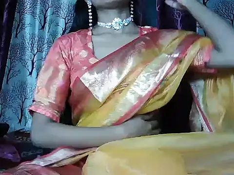 ROSE GOLDE online show from October 29, 5:36 pm