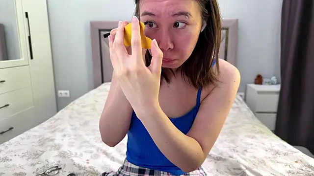 Snapshot of Wow_Akemi chatting on June 6, 5:45 am Wow Akemi online show from June 6, 5:45 am