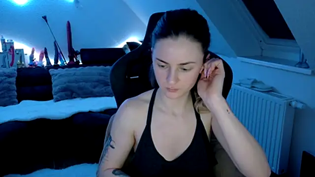 Melly4You online show from March 22, 11:30 pm