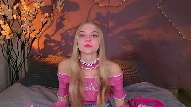 4example Chloe online show from September 30, 10:53 am