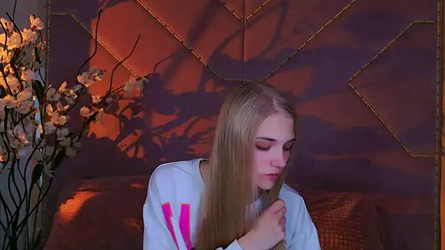 4example Chloe online show from October 10, 10:47 am