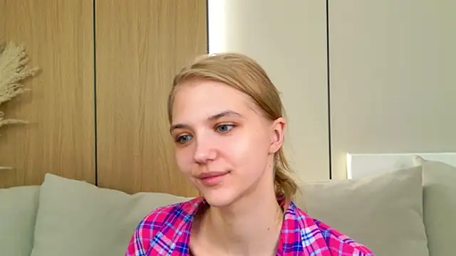 4example Chloe online show from May 6, 5:35 am