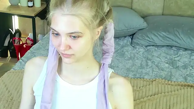4example Chloe online show from May 8, 5:35 am