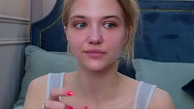4example Chloe online show from May 10, 5:45 am